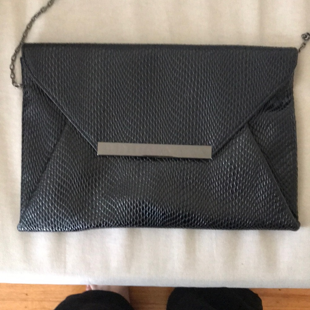 INZI black python textured clutch crossbody/removable chain strap.